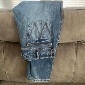 Wrangler slim straight